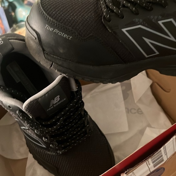Women's New Balance Composite Toe Work Shoe , size 6. Wide Black/gray. EUC - Picture 3 of 8